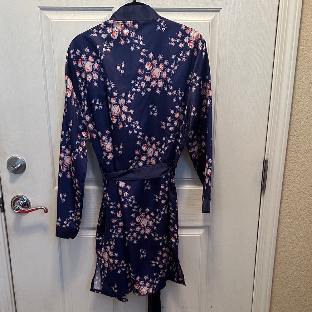 Morgan Lane Midnight Floral Robe - Picture 3 of 3